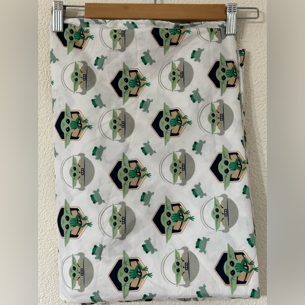 Star Wars Mandalorian Twin Flat Sheet Polyester Microfiber Print of Baby Yoda